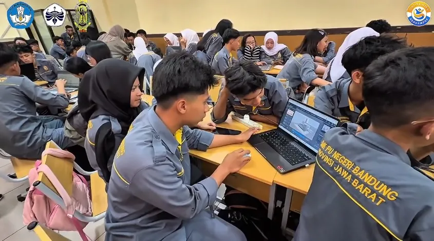 Kerja ke Luar Negeri Langsung dari SMK, Tiket Emas atau Jalan Terjal? Simak Plus-Minus dan Risiko buat Kamu