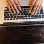 Vibe Coding Itu Nyata, Tapi Kamu Tetap Harus Bisa Mikir Seperti Programmer