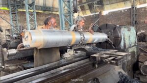 Read more about the article Bengkel Bubut Tambah Daging : Kalo Bisa di Reparasi Kenapa Enggak!