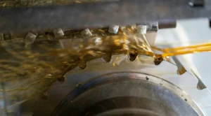 Read more about the article Cutting Fluid Pada Proses Frais : Panduan Lengkap dan Akurat!