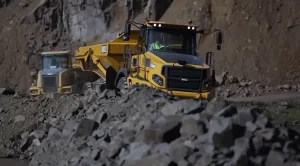 Read more about the article Kenali Bagian-Bagian Dump Truck dan Fungsinya