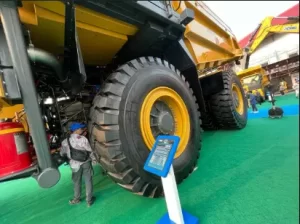 Read more about the article Cara Membaca Ukuran Ban Alat Berat – Harus Tahu