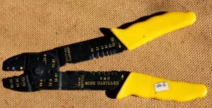 Read more about the article Pengertian Crimping Tool: Panduan Lengkap untuk Profesional