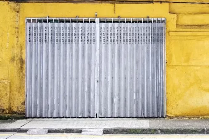 pintu harmonika surabaya