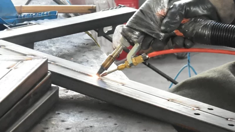 Layanan Pengelasan Lembaran Logam Kustom