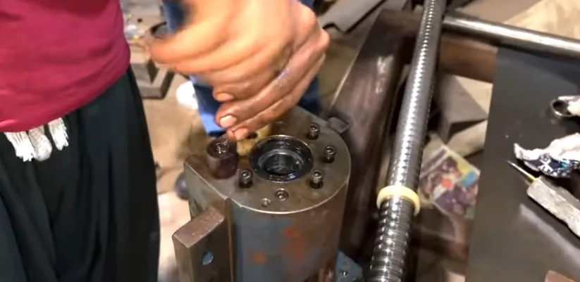 Maintenance Ball Screw mencegah backlash