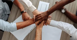 Read more about the article Krisis SDM Manufaktur, Perlunya Strategi PEO sebagai Senjata Rahasia Pertumbuhan Bisnis