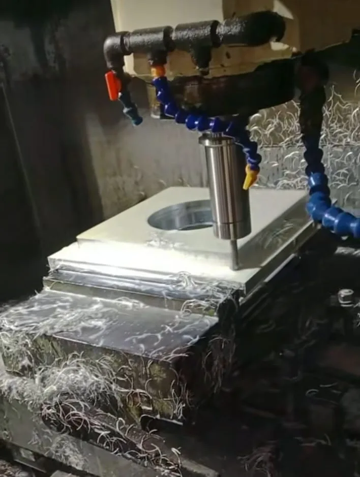 CNC milling beroperasi