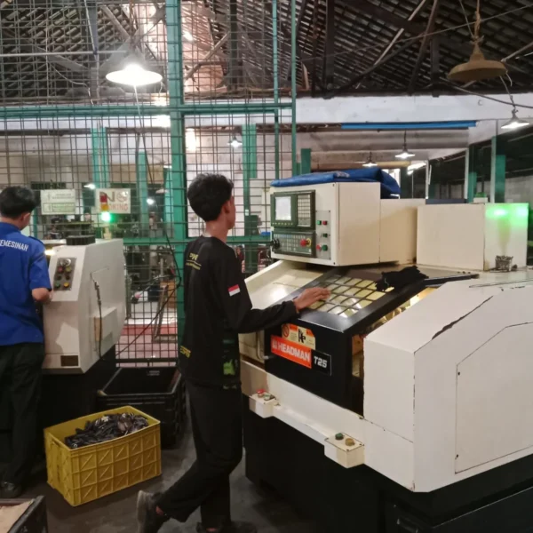 aplikasi M00 dan M01 operasi CNC di workshop